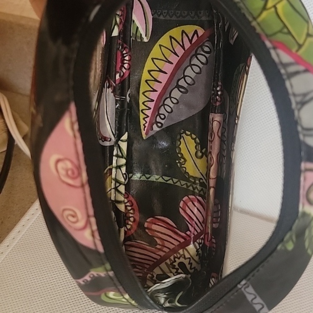 VERA BRADLEY VINYL COSMETIC BAG‎ - Picture 6 of 6